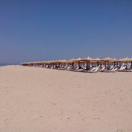 Apartment 60M From Sea! Nea Kallikrateia Bagian luar foto